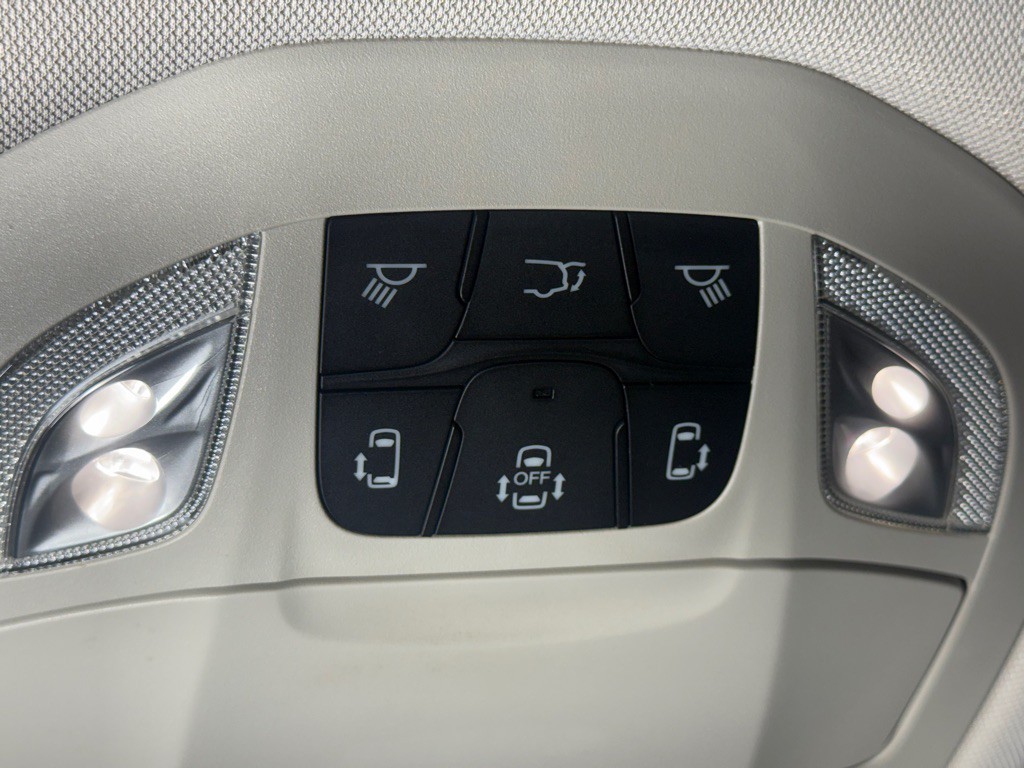 2018 Chrysler Pacifica Image 32