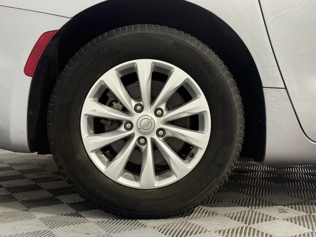 2018 Chrysler Pacifica Image 42