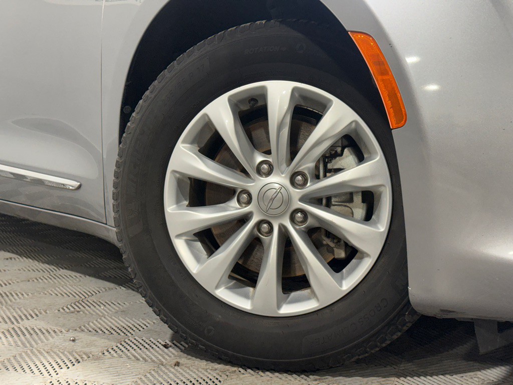 2018 Chrysler Pacifica Image 43