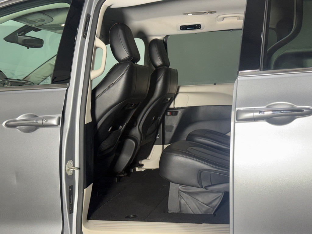 2018 Chrysler Pacifica Image 44