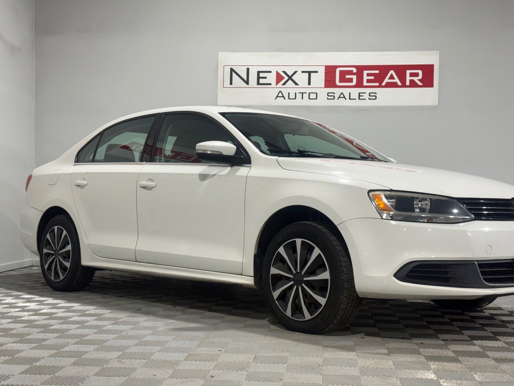 2013 Volkswagen Jetta Image 2
