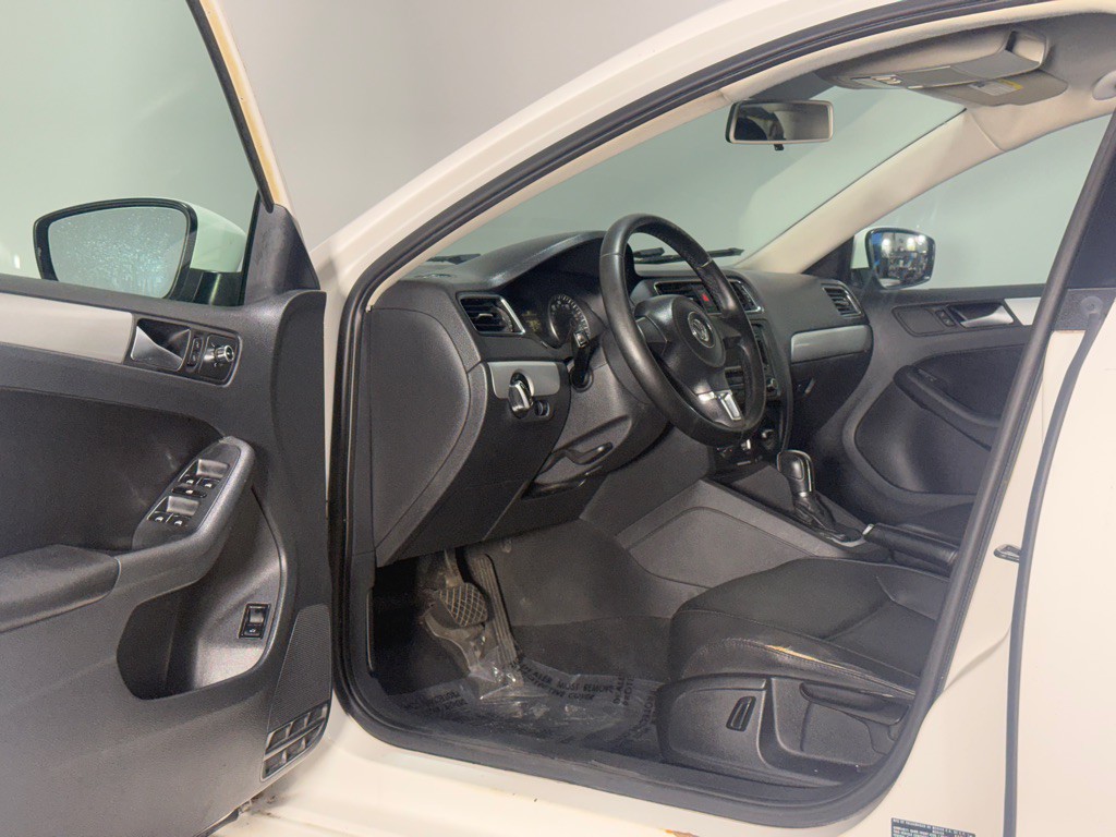 2013 Volkswagen Jetta Image 10