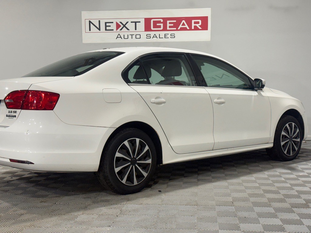 2013 Volkswagen Jetta Image 9
