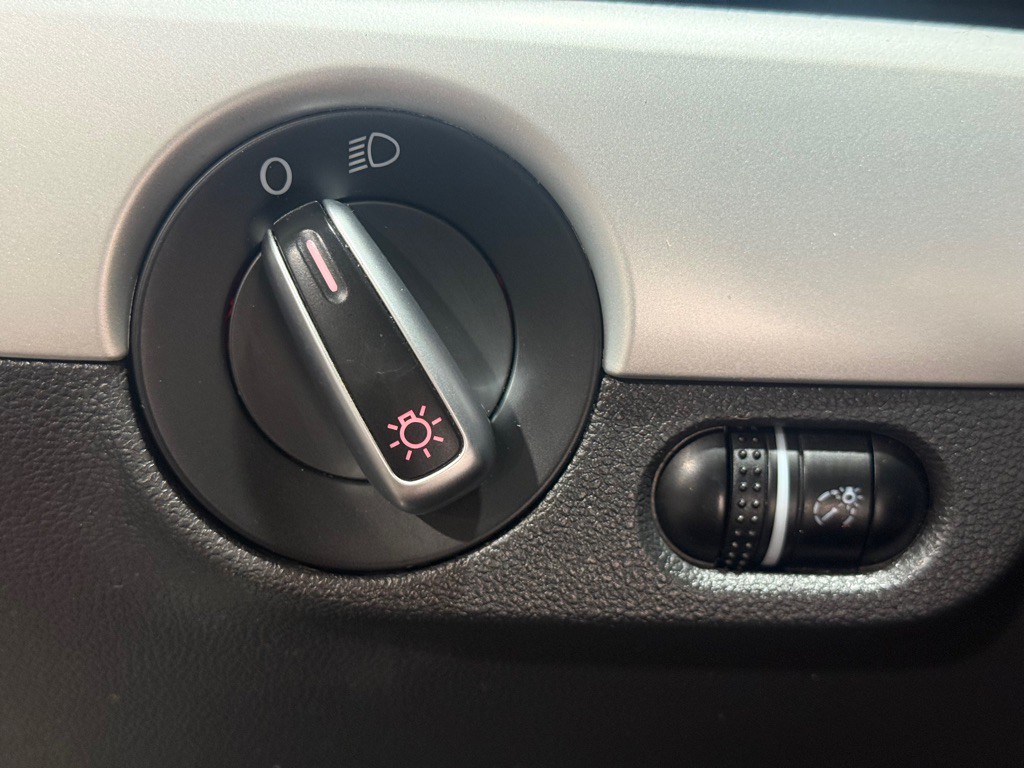 2013 Volkswagen Jetta Image 25