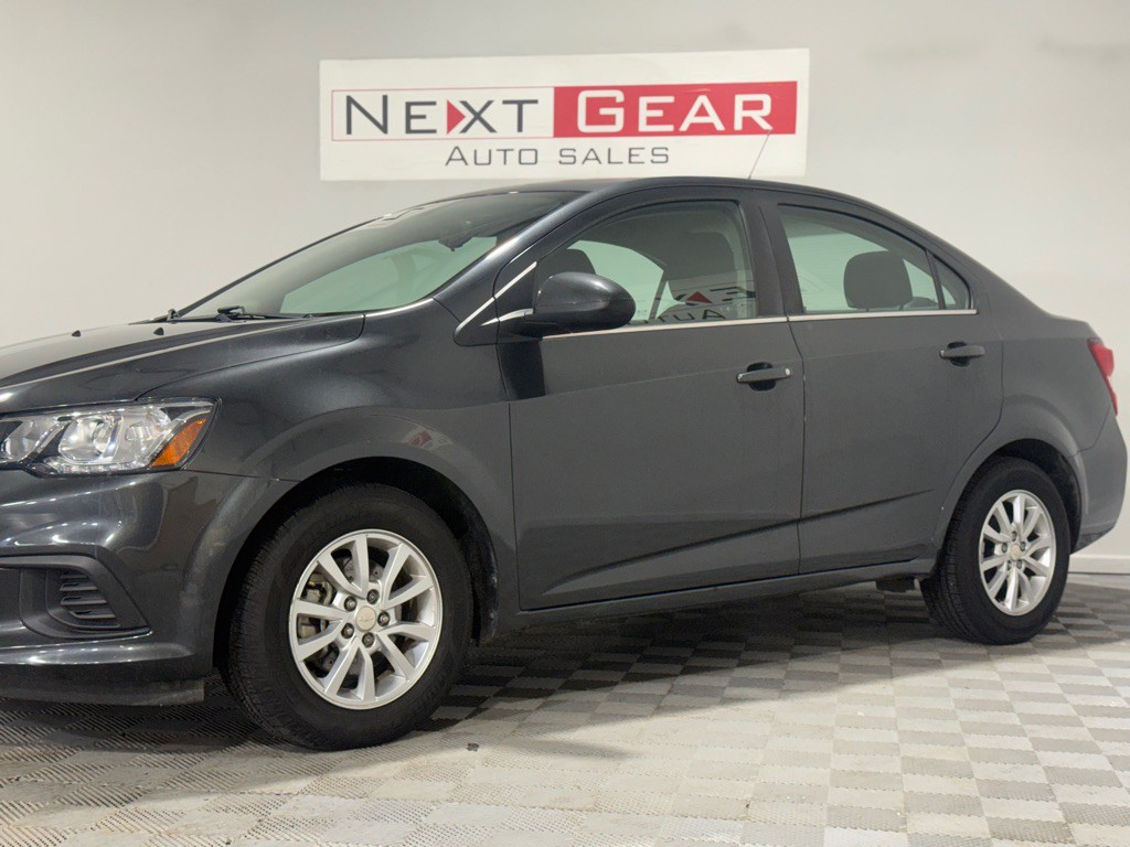 2017 Chevrolet Sonic Image 3