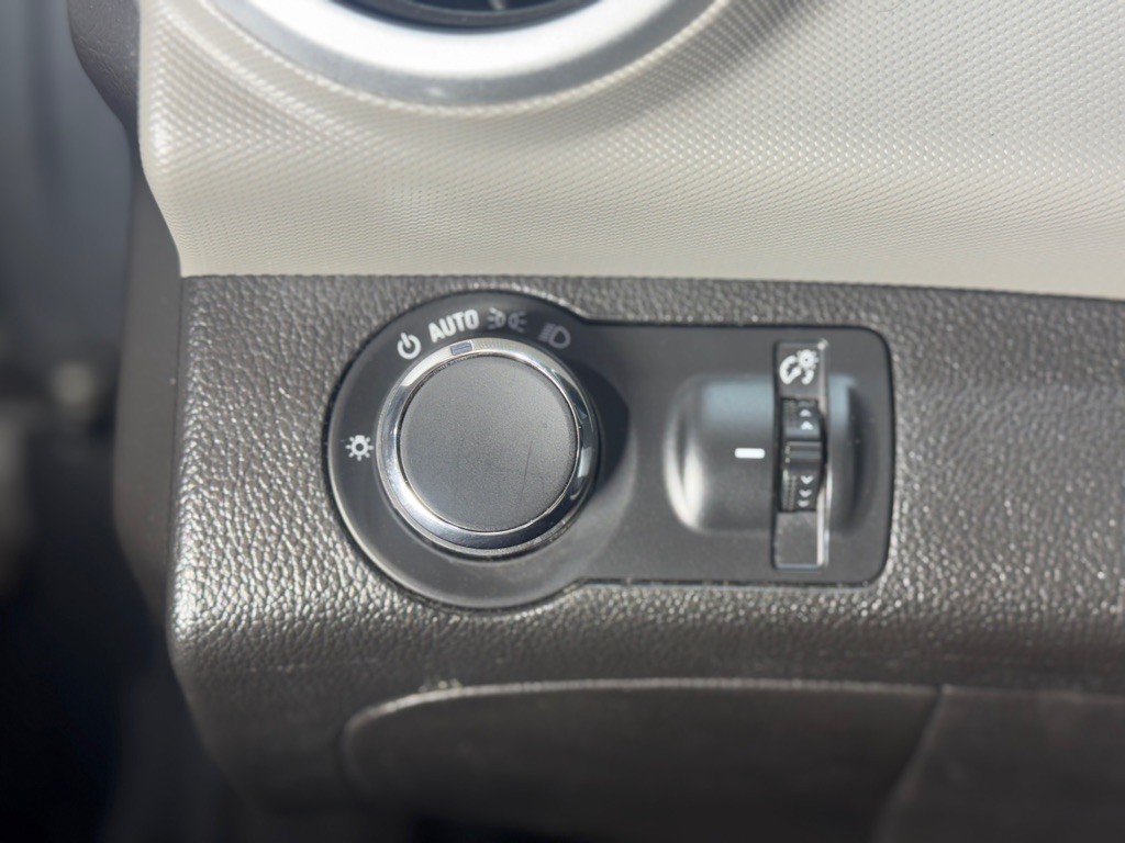 2017 Chevrolet Sonic Image 20