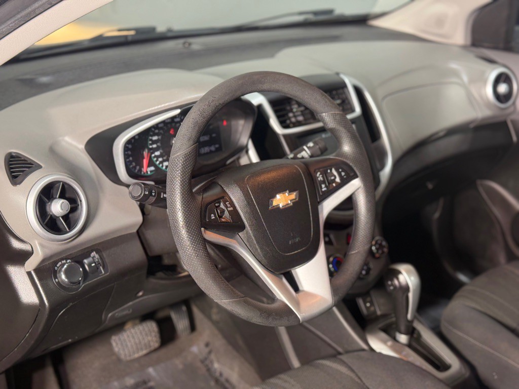 2017 Chevrolet Sonic Image 28