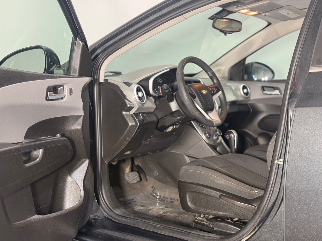 2017 Chevrolet Sonic Image 30
