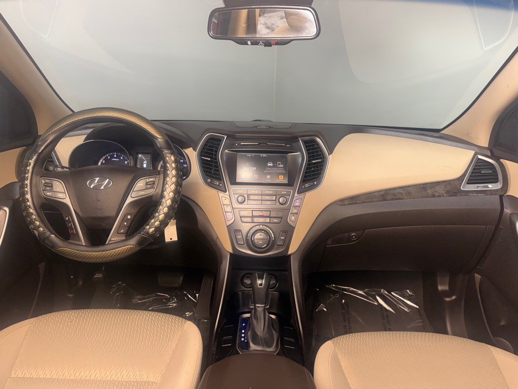 2017 Hyundai Santa Fe Image 12