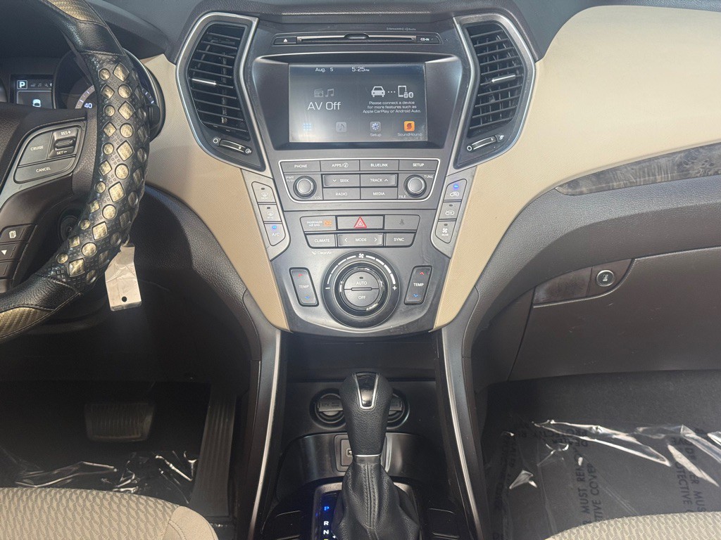 2017 Hyundai Santa Fe Image 15