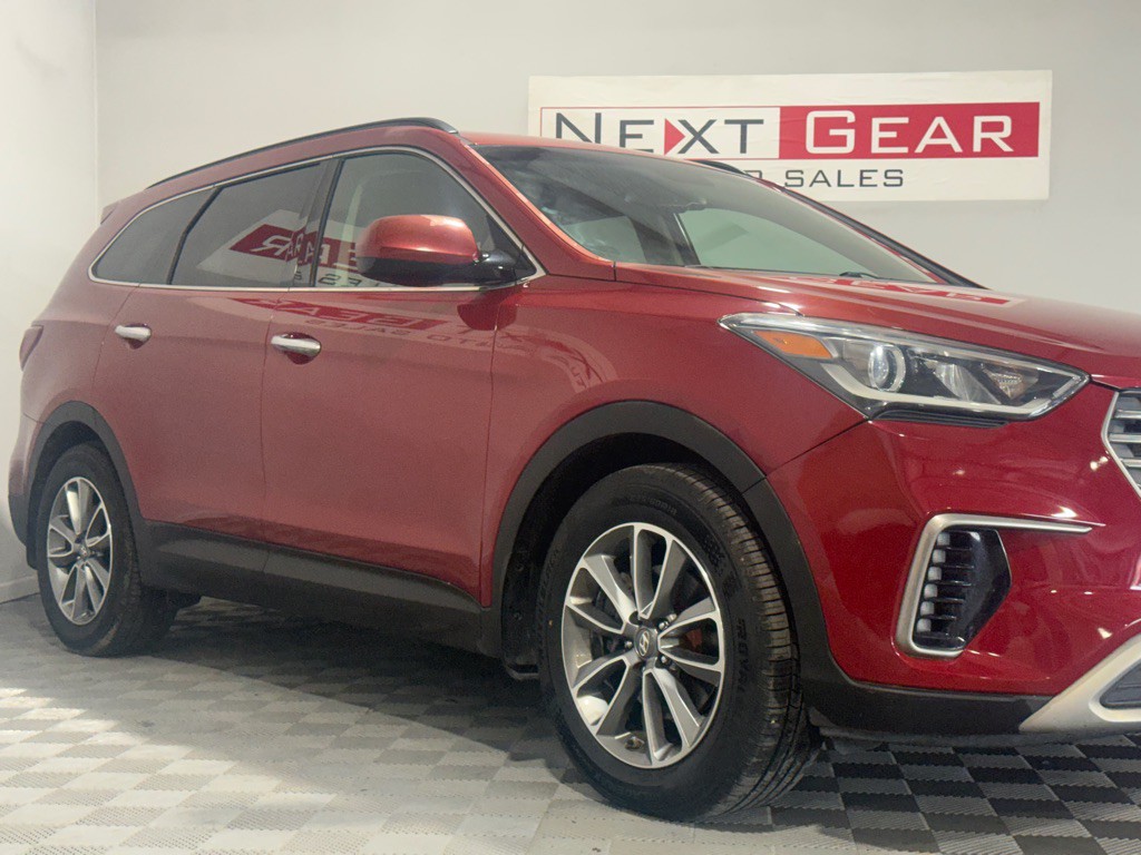 2017 Hyundai Santa Fe Image 2