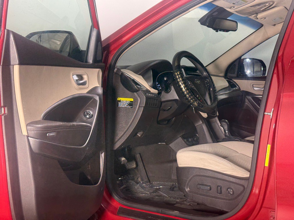 2017 Hyundai Santa Fe Image 10