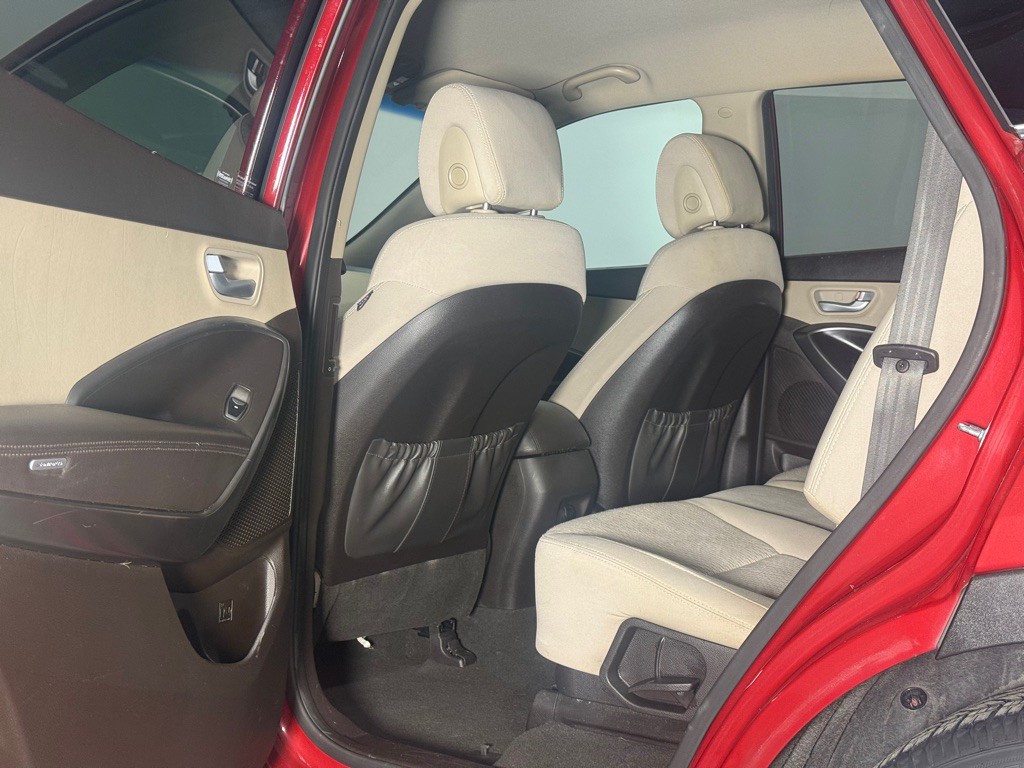 2017 Hyundai Santa Fe Image 11