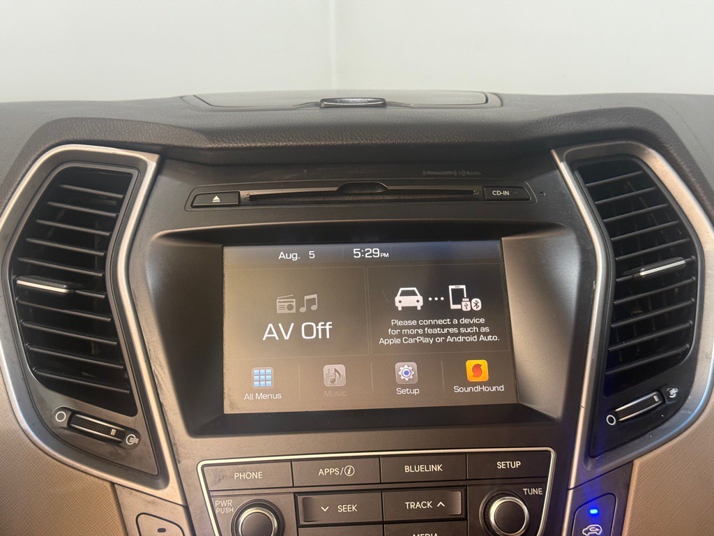 2017 Hyundai Santa Fe Image 16