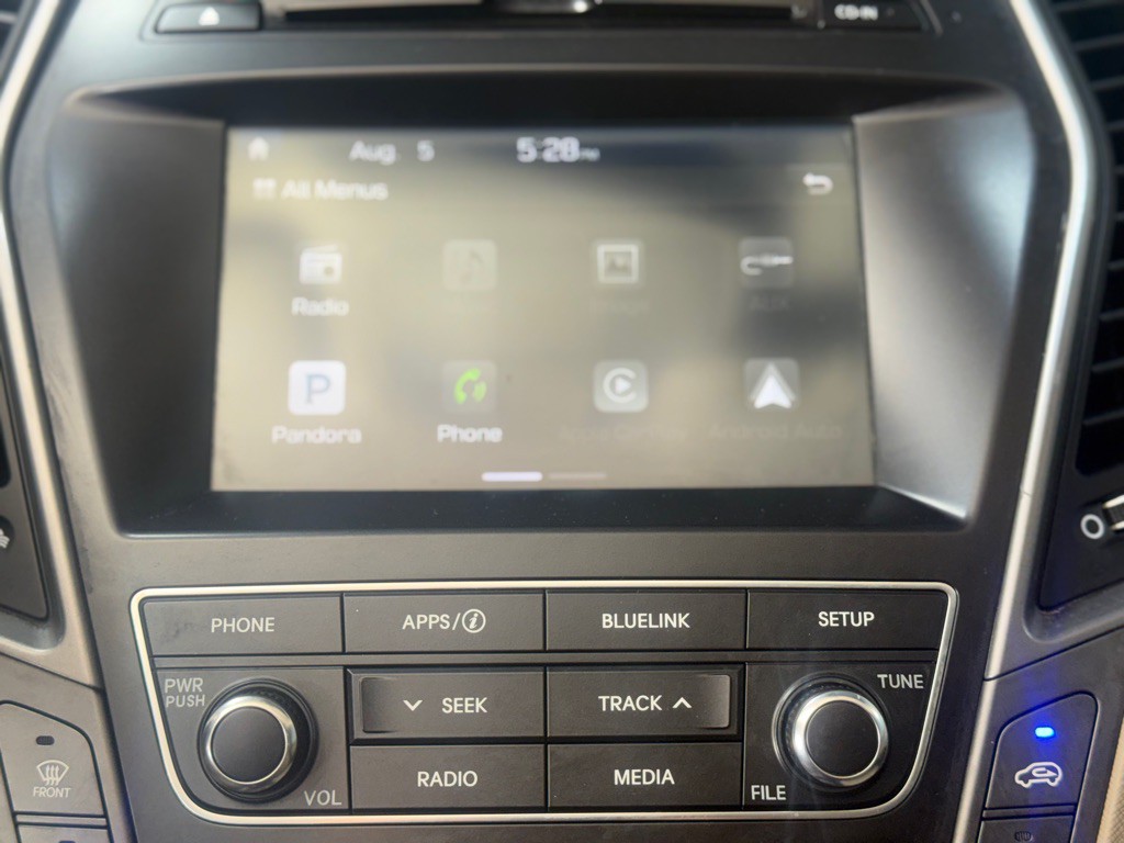 2017 Hyundai Santa Fe Image 17
