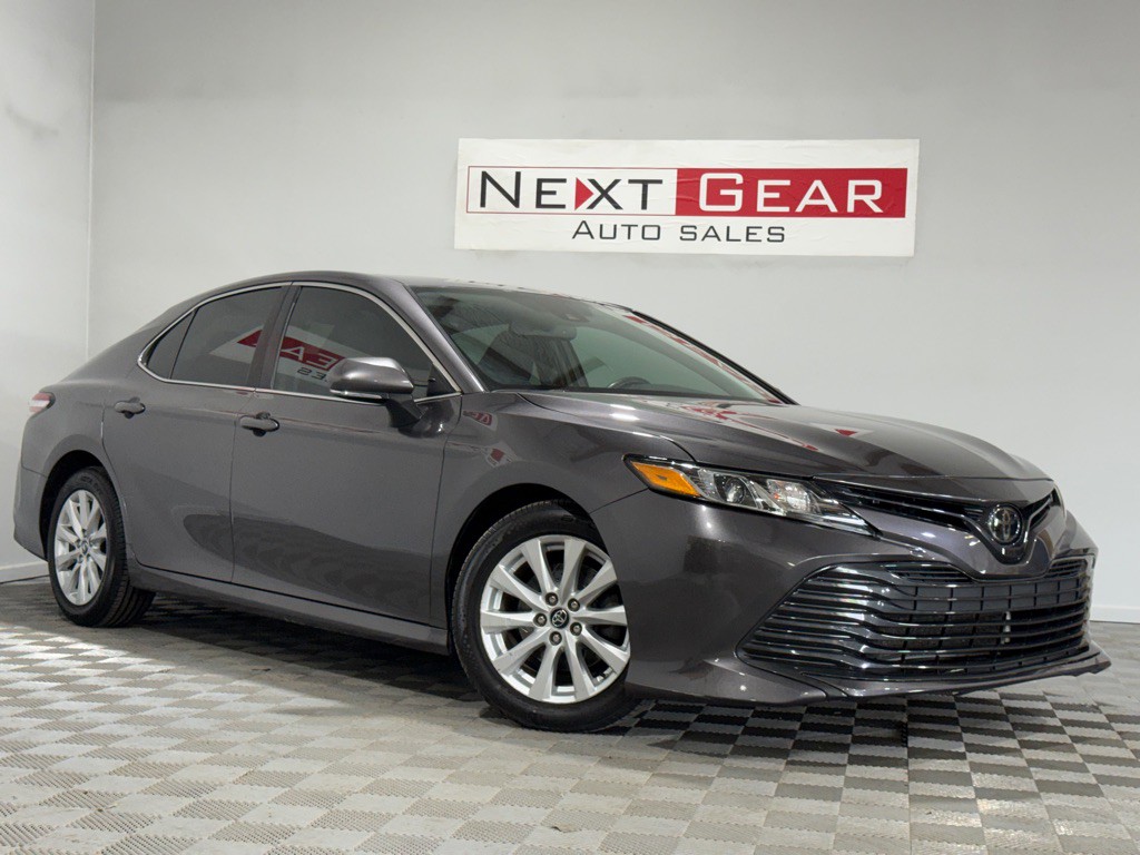2019 Toyota Camry Image 2