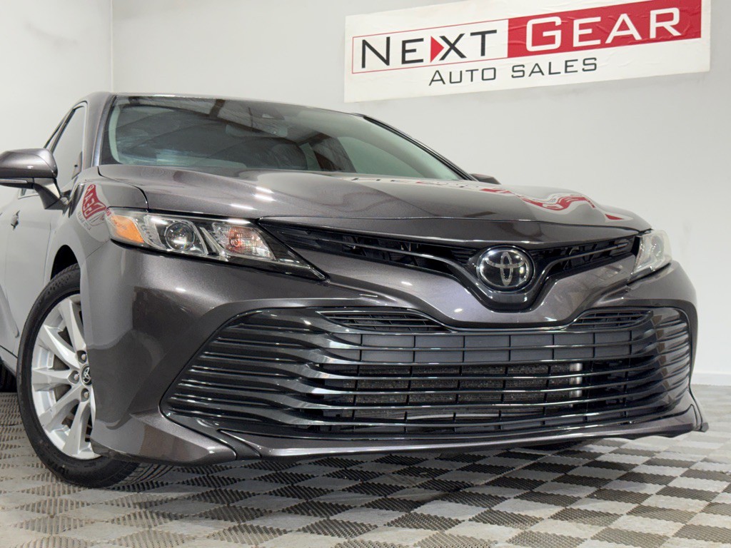 2019 Toyota Camry Image 3
