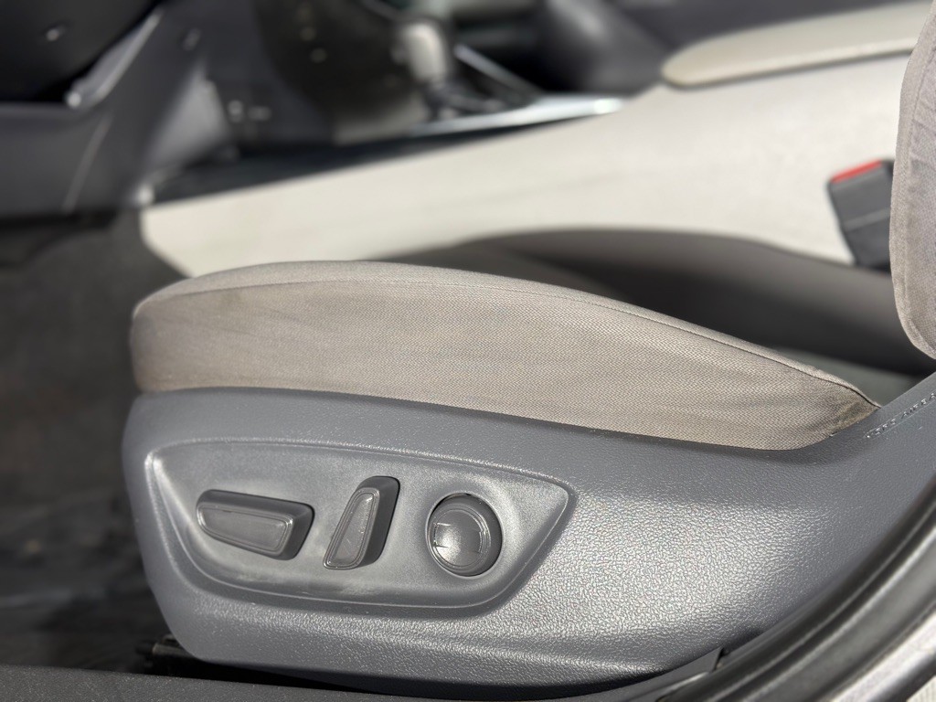 2019 Toyota Camry Image 17