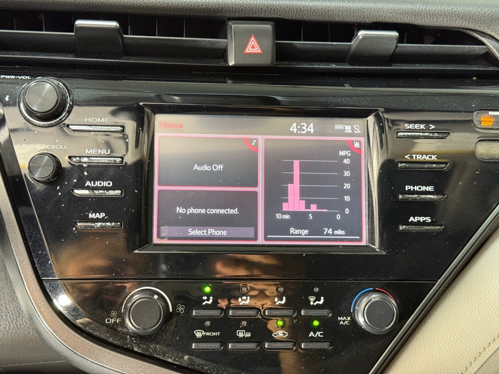 2019 Toyota Camry Image 32