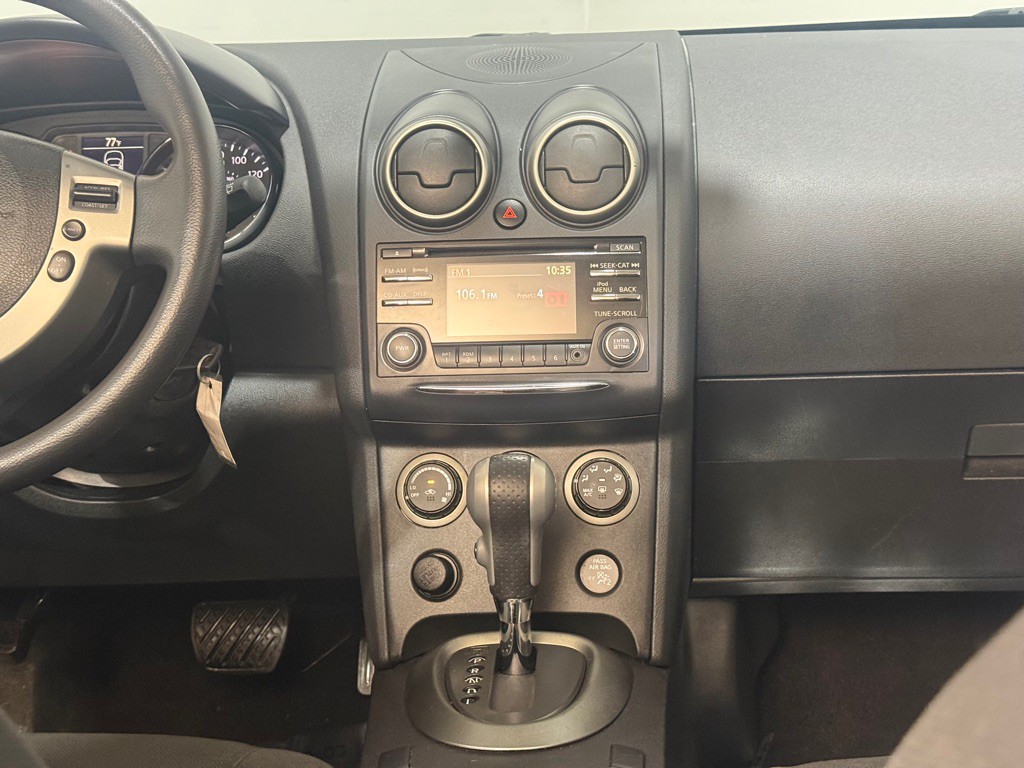2015 Nissan Rogue Image 17