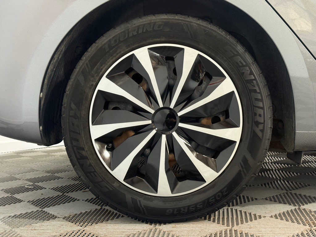 2016 Kia Forte Image 31