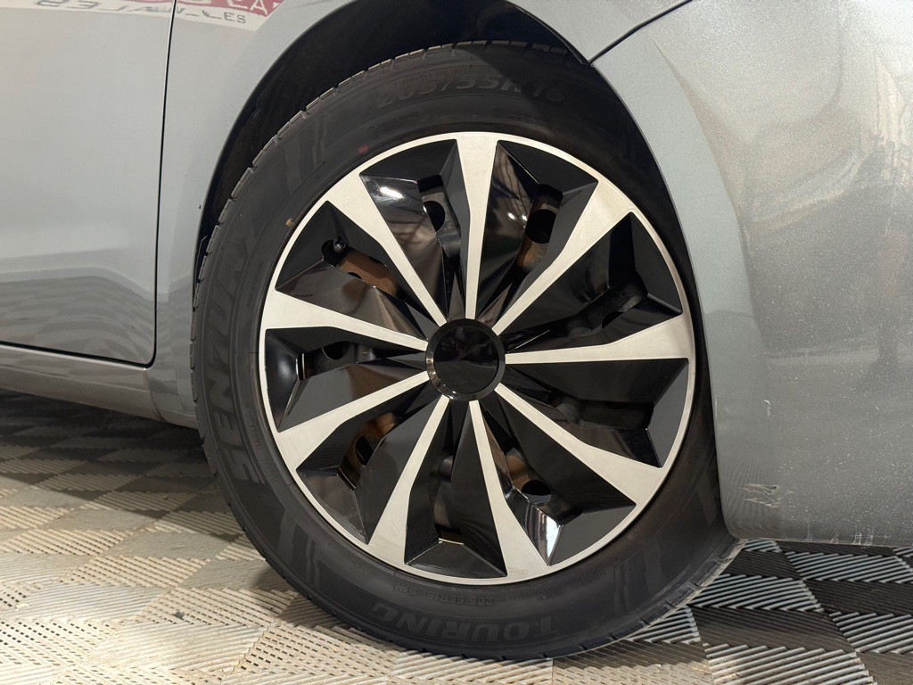 2016 Kia Forte Image 32