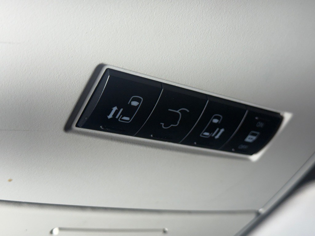 2010 Chrysler Town & Country Image 26