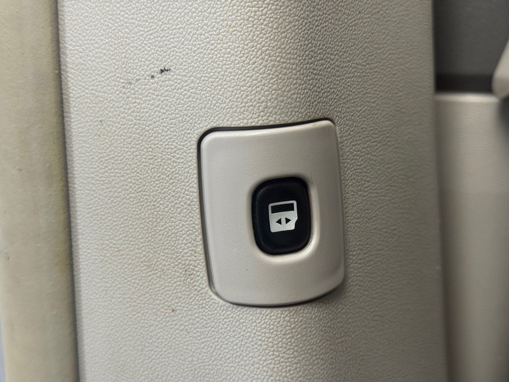 2010 Chrysler Town & Country Image 30