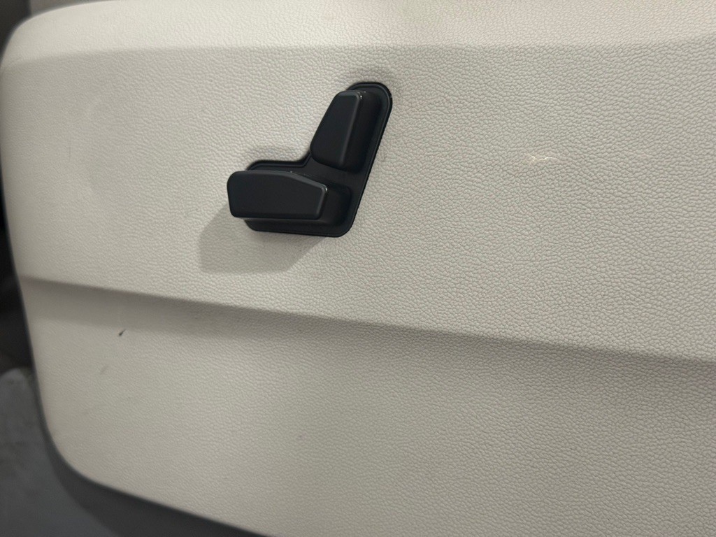 2010 Chrysler Town & Country Image 34
