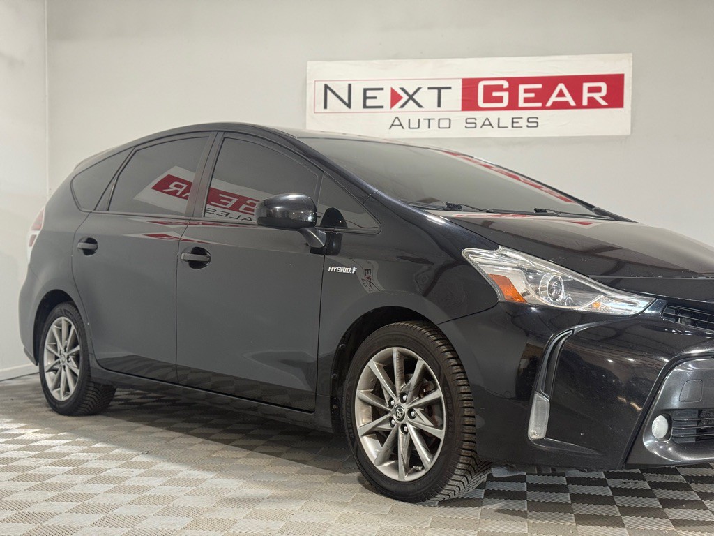 2015 Toyota Prius Image 2
