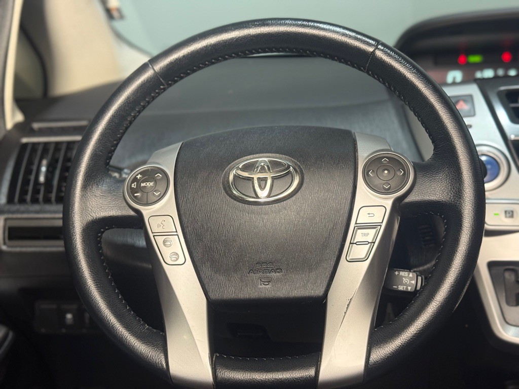 2015 Toyota Prius Image 11