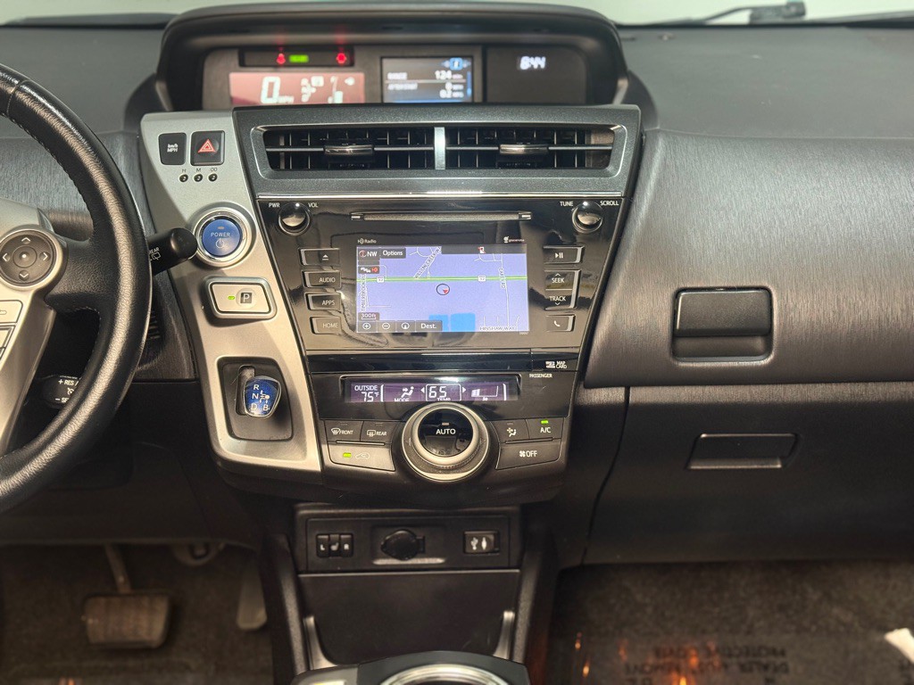 2015 Toyota Prius Image 12
