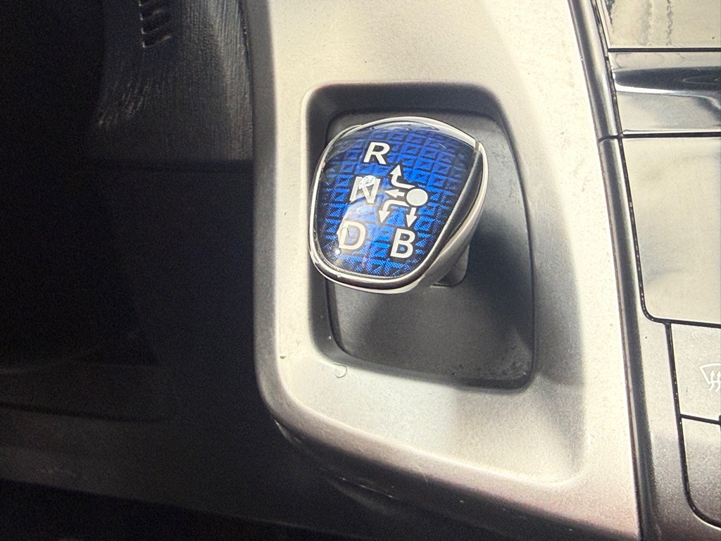 2015 Toyota Prius Image 19