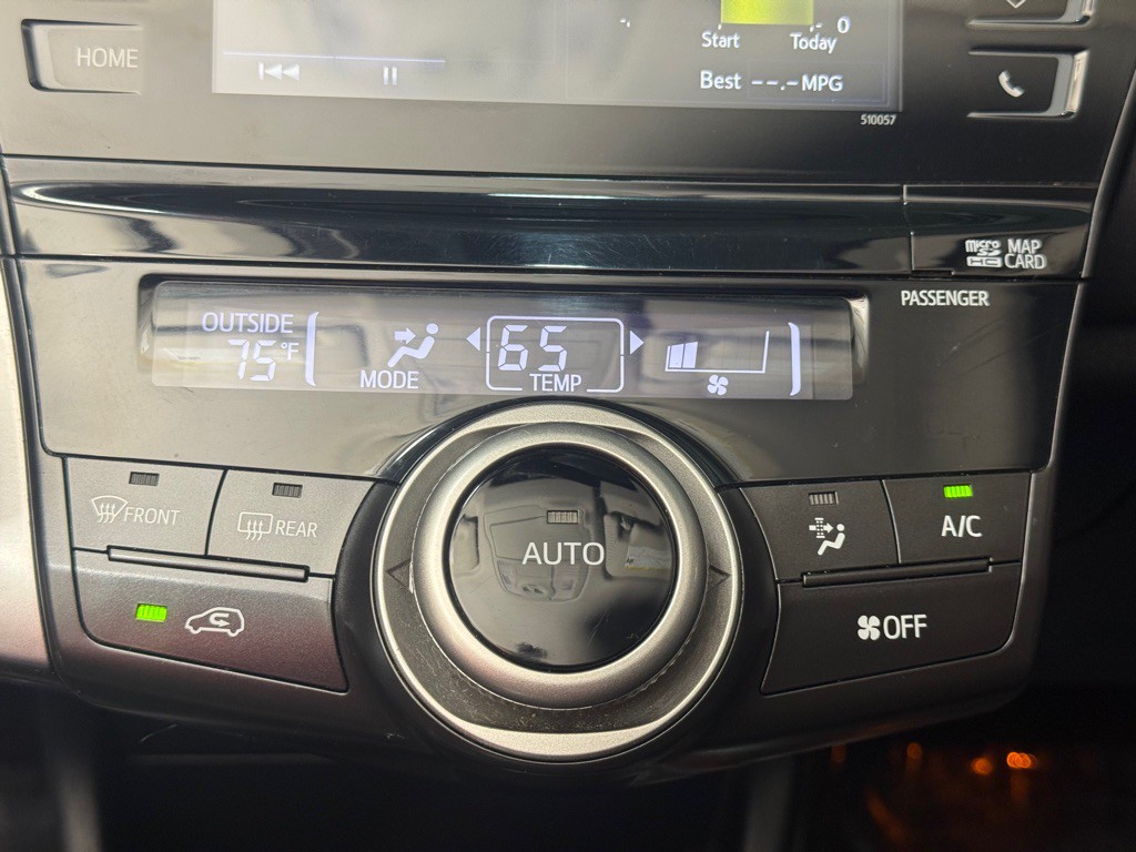 2015 Toyota Prius Image 26