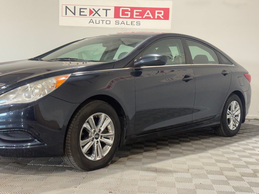 2013 Hyundai Sonata Image 2