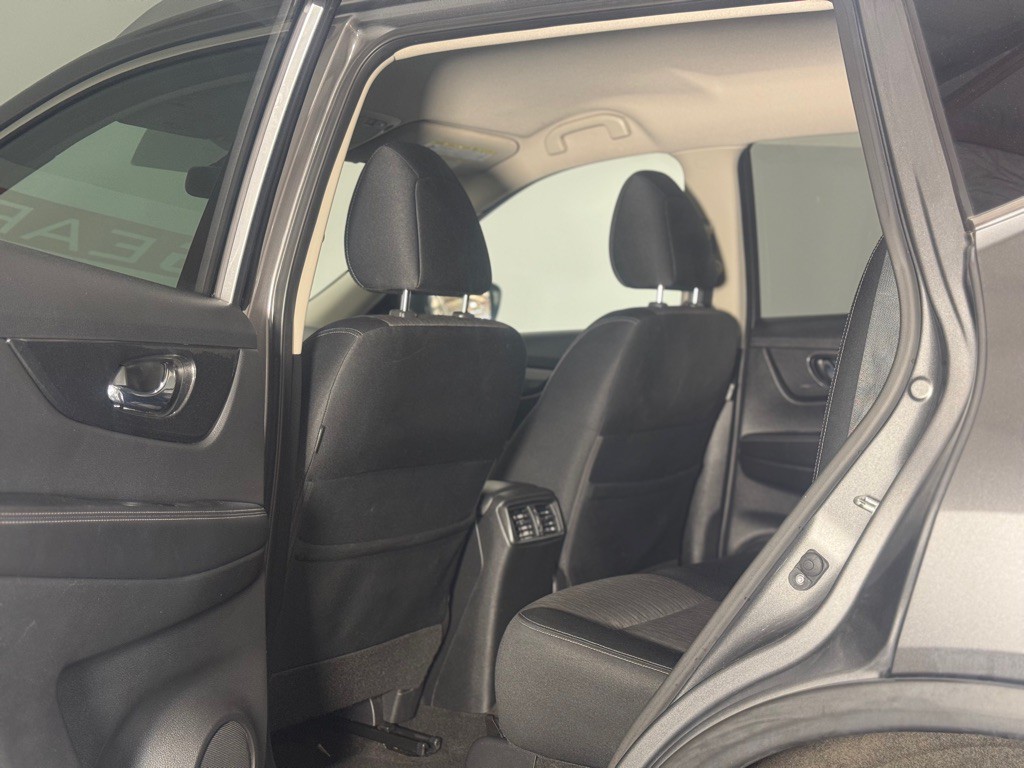2017 Nissan Rogue Image 10