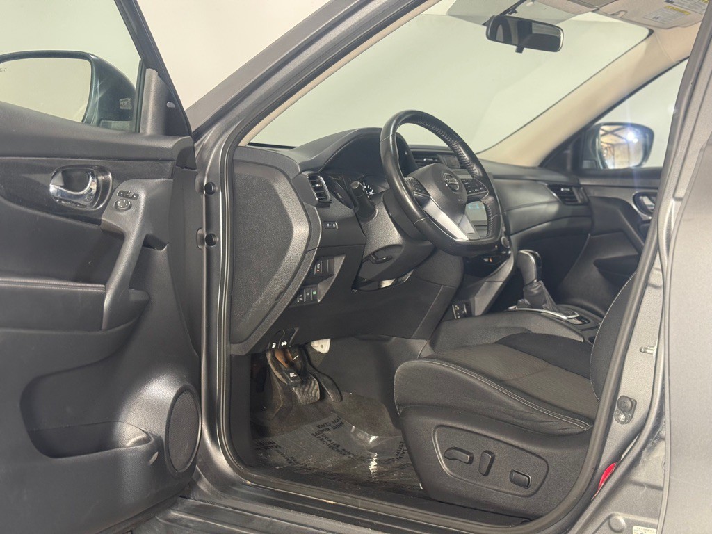 2017 Nissan Rogue Image 11