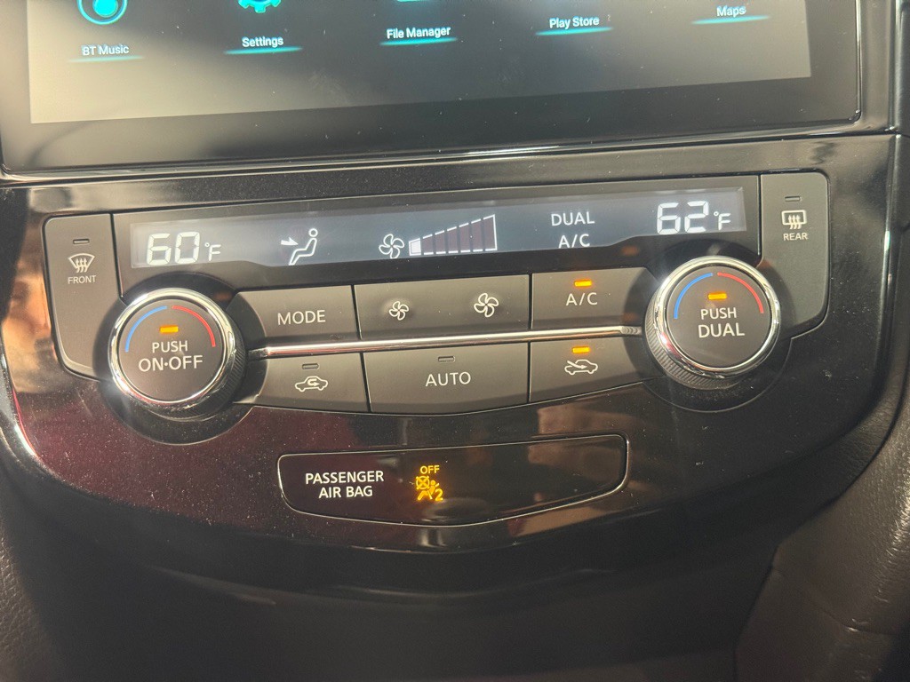 2017 Nissan Rogue Image 18