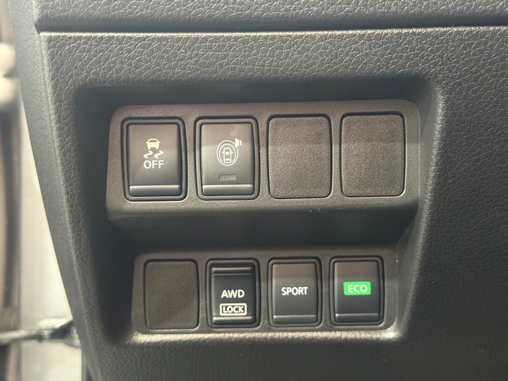 2017 Nissan Rogue Image 25