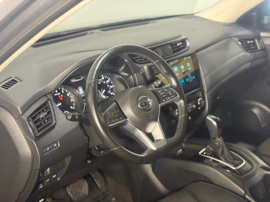 2017 Nissan Rogue Image 33