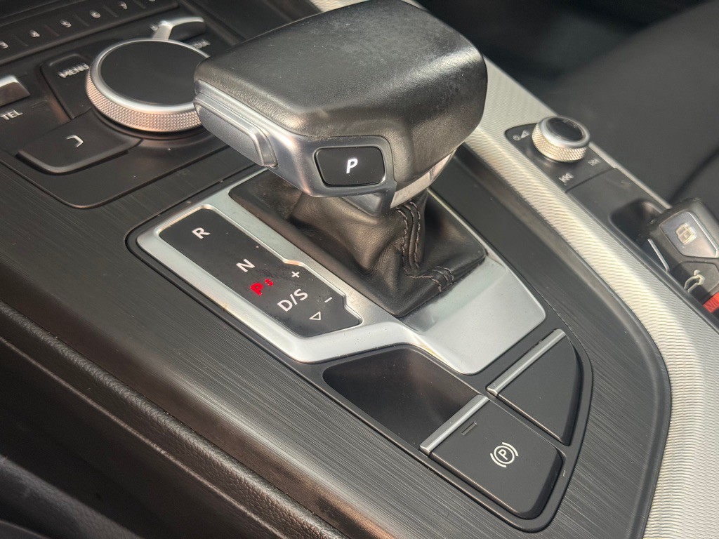 2017 Audi A4 Image 32