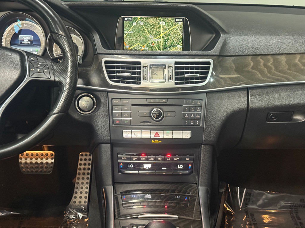 2016 Mercedes-Benz E-Class Image 12