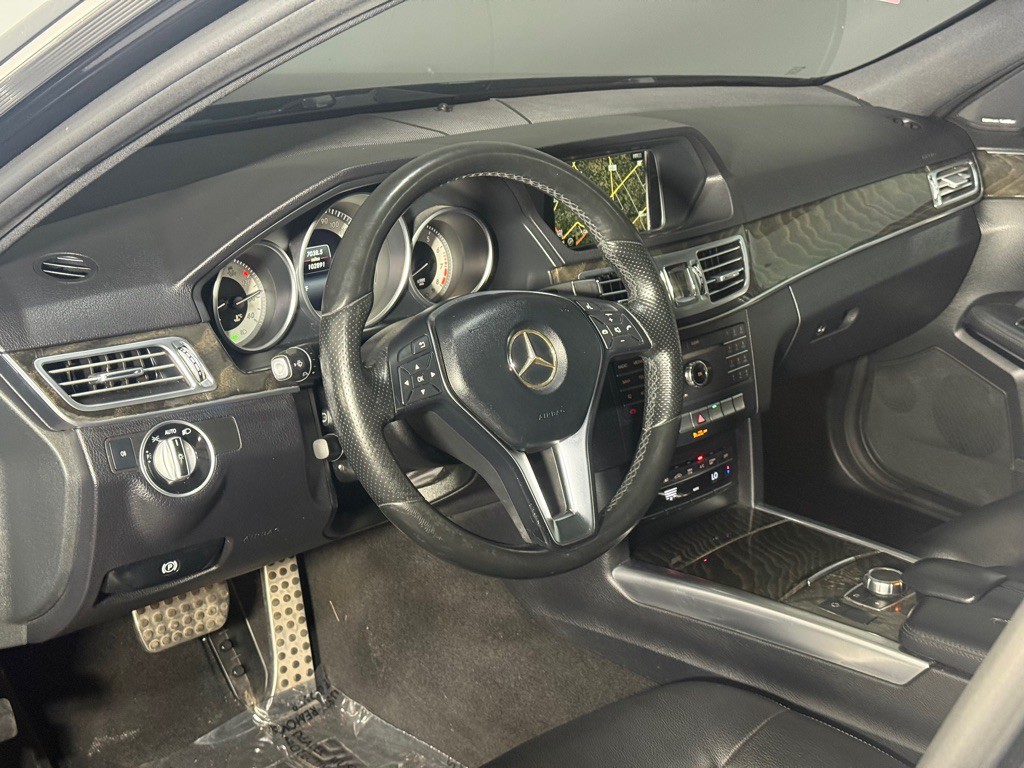 2016 Mercedes-Benz E-Class Image 30