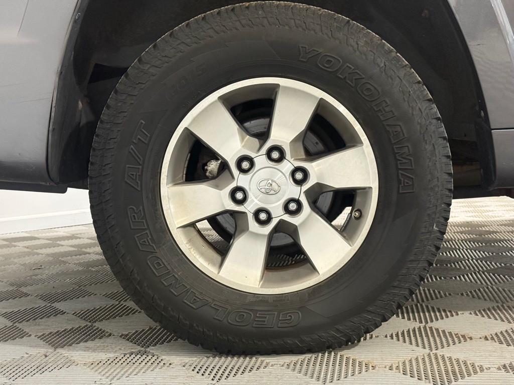 2013 Toyota 4Runner Image 25