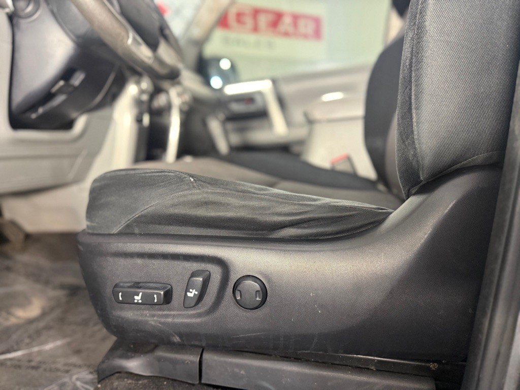 2013 Toyota 4Runner Image 30