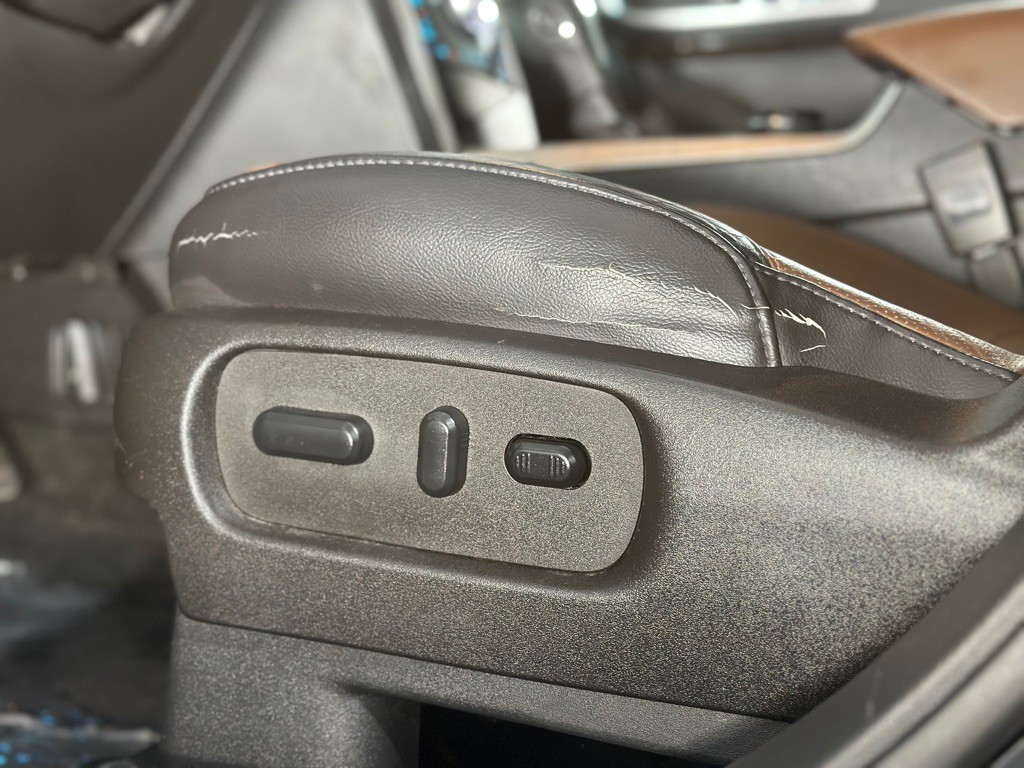 2015 Ford Explorer Image 26