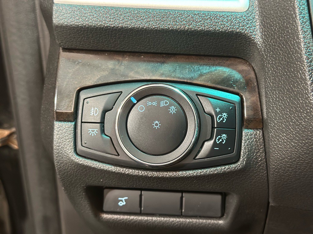2015 Ford Explorer Image 38