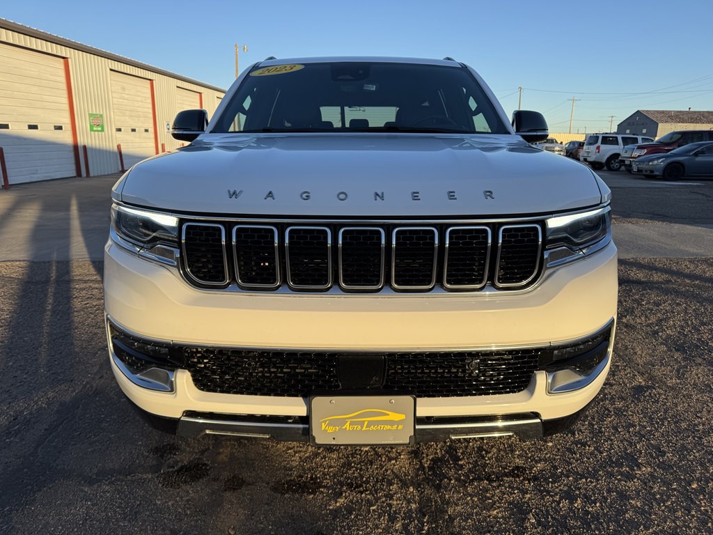 2023 Jeep Wagoneer Image 2