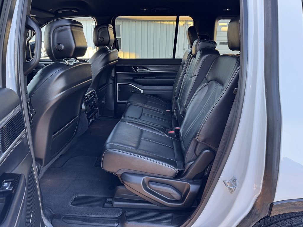 2023 Jeep Wagoneer Image 15