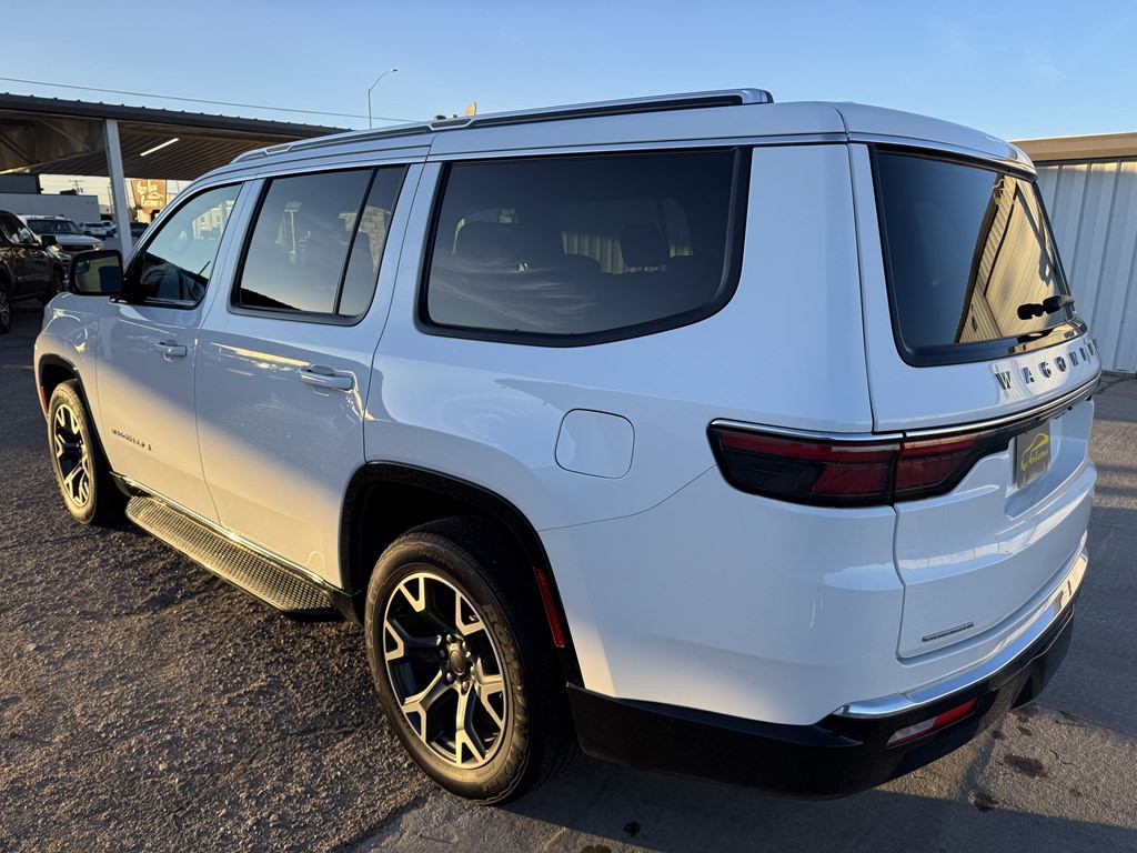 2023 Jeep Wagoneer Image 18